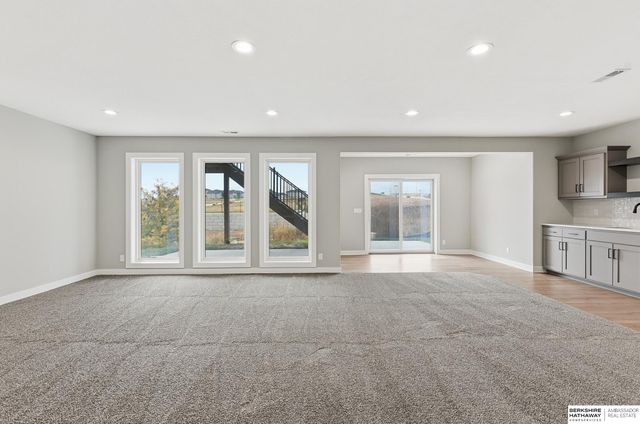 5302 S 200th Avenue, Omaha, NE 68135