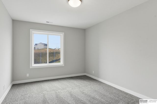 5302 S 200th Avenue, Omaha, NE 68135