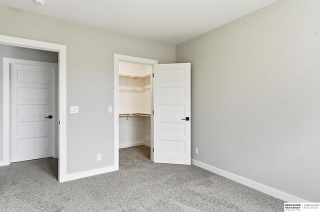 5302 S 200th Avenue, Omaha, NE 68135