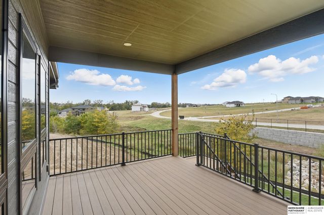 5302 S 200th Avenue, Omaha, NE 68135