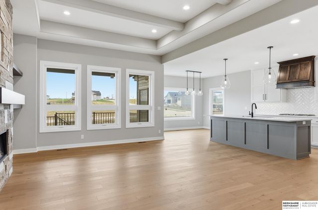 5302 S 200th Avenue, Omaha, NE 68135