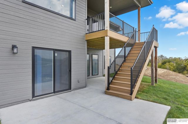 5302 S 200th Avenue, Omaha, NE 68135