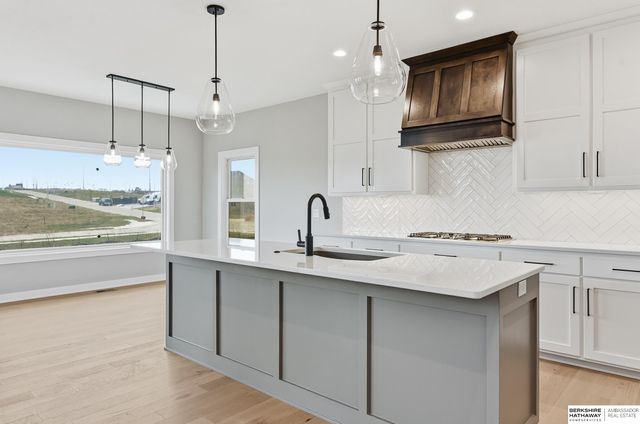 5302 S 200th Avenue, Omaha, NE 68135