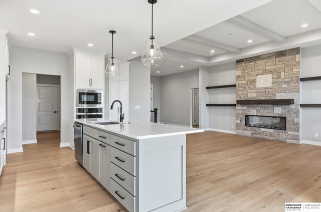 5302 S 200th Avenue, Omaha, NE 68135