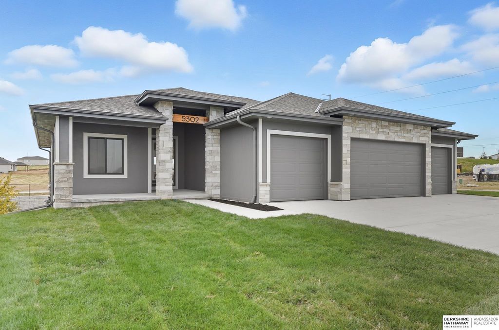 5302 S 200th Avenue, Omaha, NE 68135