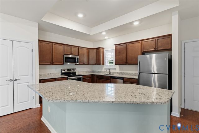 10432 Golden Sunset Ct, Hanover, VA 23059