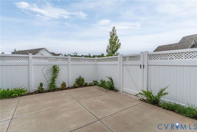 10432 Golden Sunset Ct, Hanover, VA 23059