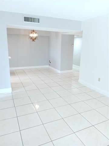 4170 Inverrary Drive 412, Lauderhill, FL 33319