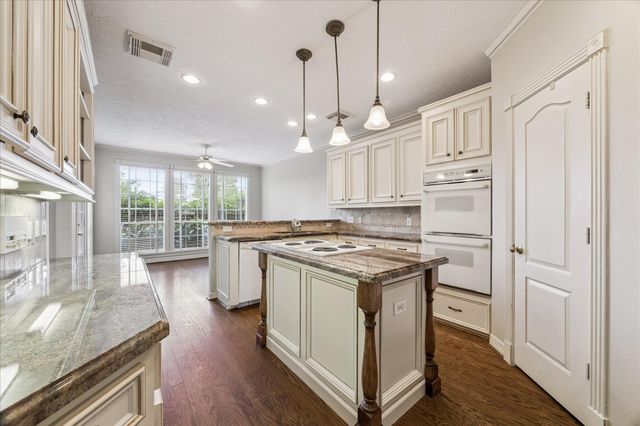 1135 Pinewood Lane, Seabrook, TX 77586