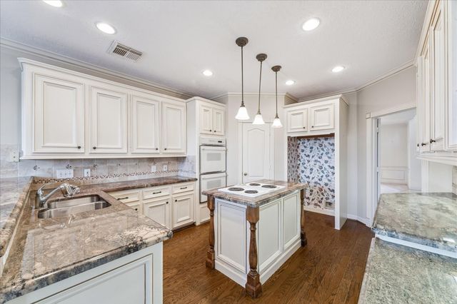 1135 Pinewood Lane, Seabrook, TX 77586