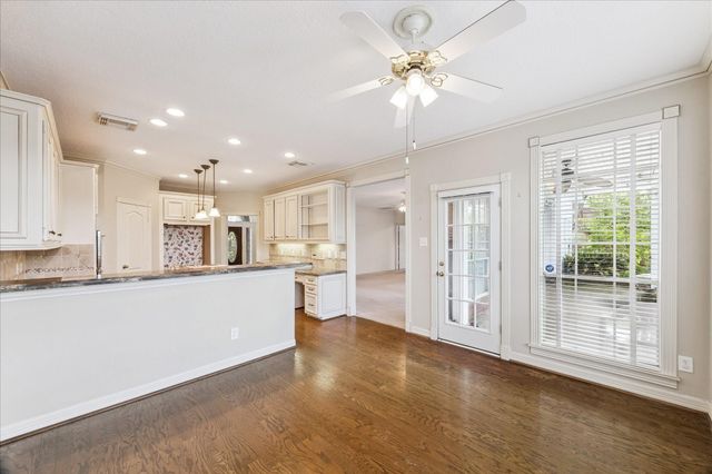 1135 Pinewood Lane, Seabrook, TX 77586