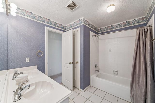 1135 Pinewood Lane, Seabrook, TX 77586