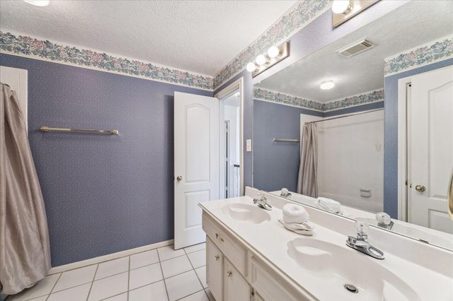 1135 Pinewood Lane, Seabrook, TX 77586