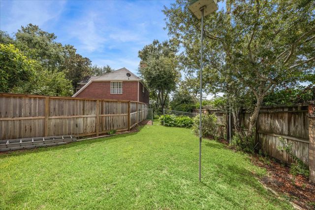 1135 Pinewood Lane, Seabrook, TX 77586