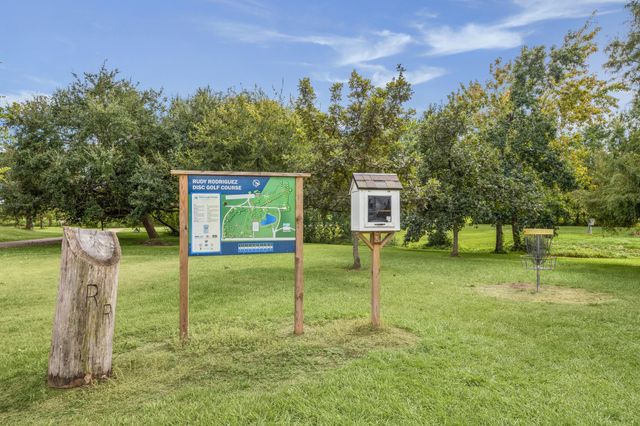 1135 Pinewood Lane, Seabrook, TX 77586