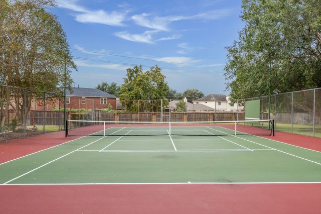 1135 Pinewood Lane, Seabrook, TX 77586