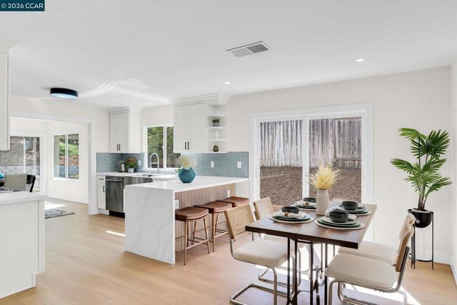 212 Panorama Dr, Benicia, CA 94510