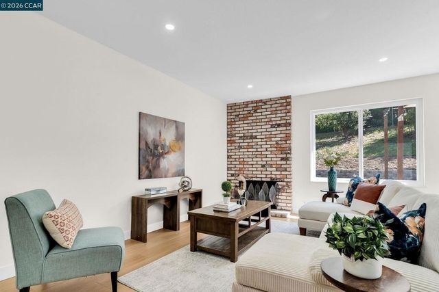212 Panorama Dr, Benicia, CA 94510