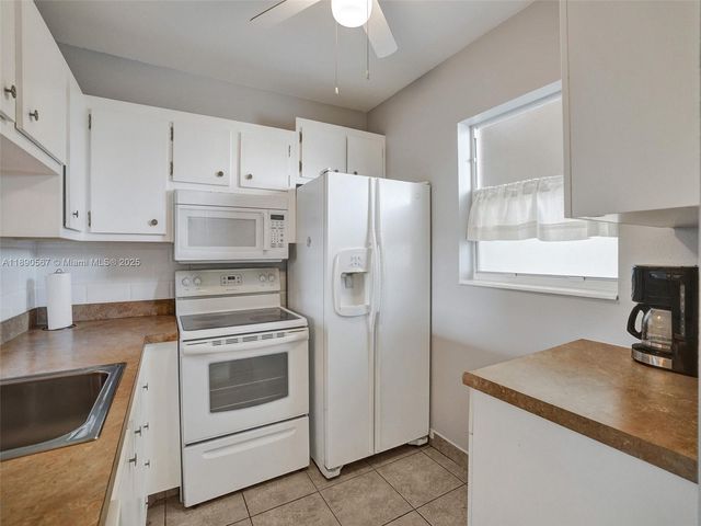 3506 NW 49th Ave 508, Lauderdale Lakes, FL 33319