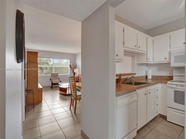 3506 NW 49th Ave 508, Lauderdale Lakes, FL 33319