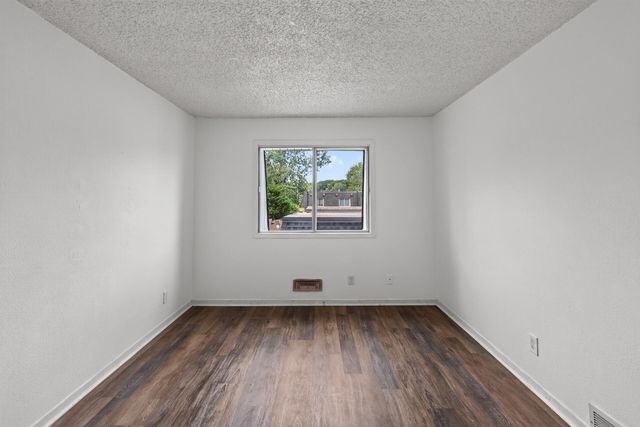 3750 Conroy Trail E, Inver Grove Heights, MN 55076