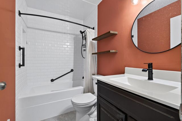 3750 Conroy Trail E, Inver Grove Heights, MN 55076