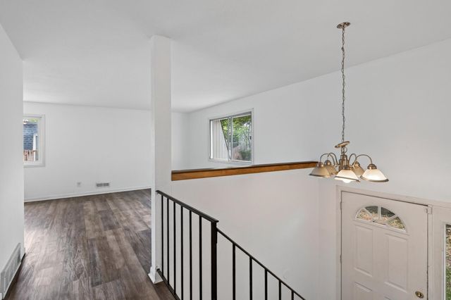 3750 Conroy Trail E, Inver Grove Heights, MN 55076