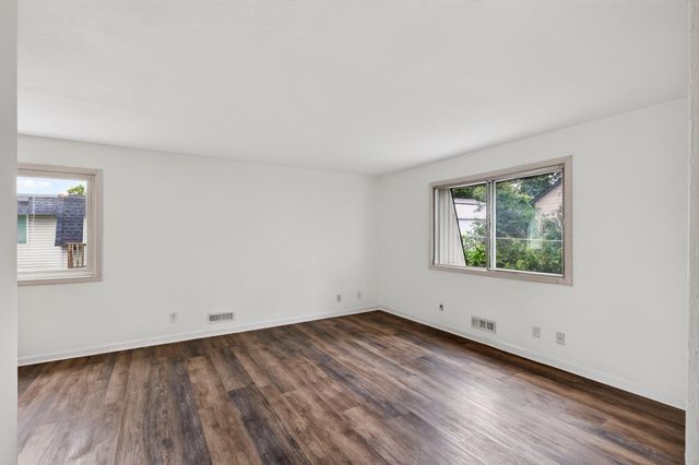 3750 Conroy Trail E, Inver Grove Heights, MN 55076