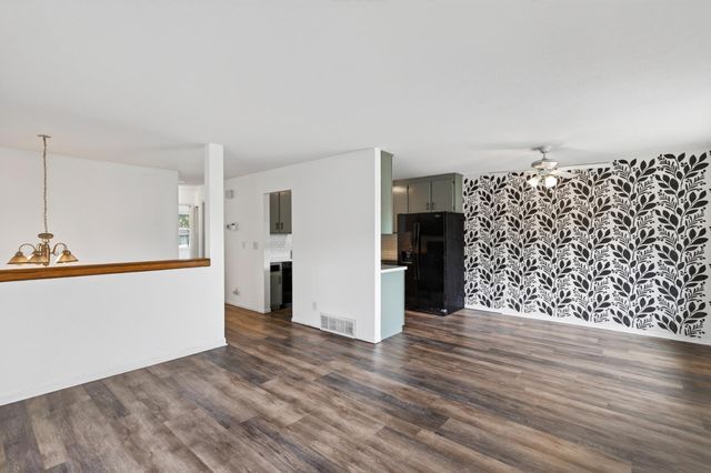 3750 Conroy Trail E, Inver Grove Heights, MN 55076