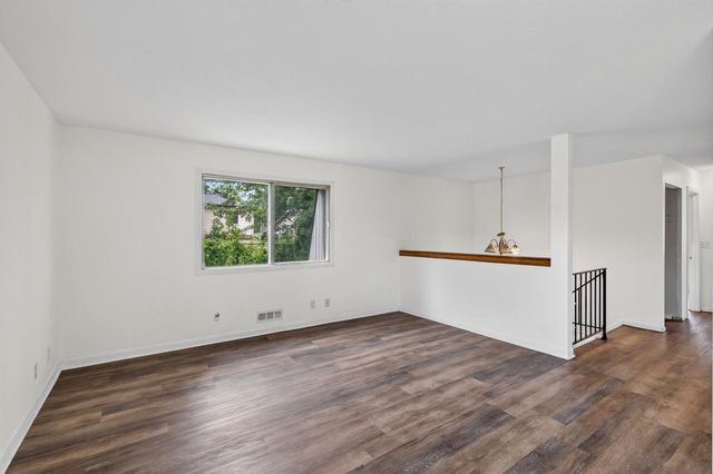 3750 Conroy Trail E, Inver Grove Heights, MN 55076