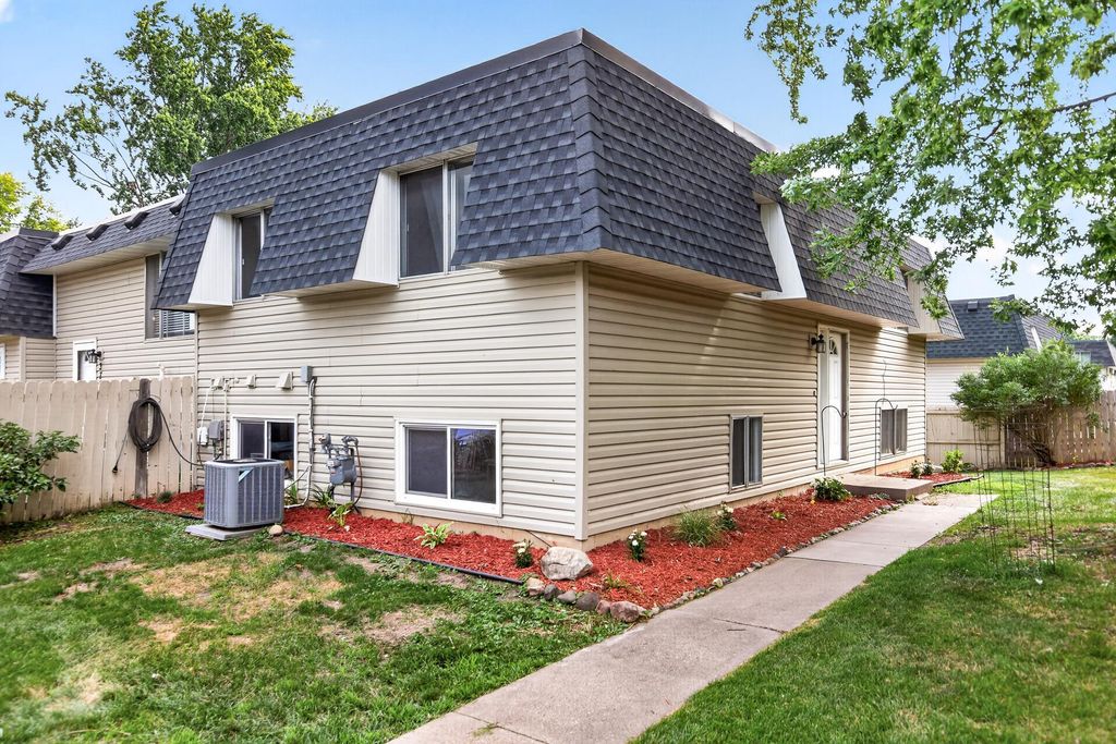 3750 Conroy Trail E, Inver Grove Heights, MN 55076
