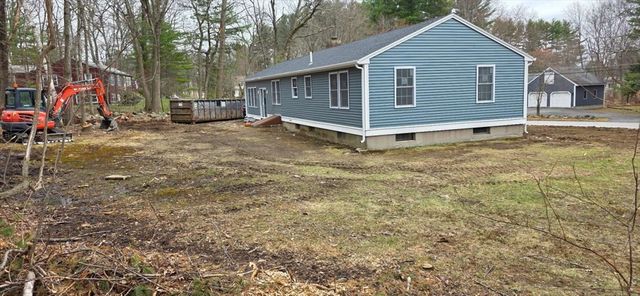 8 Galloway Road, Chelmsford, MA 01824