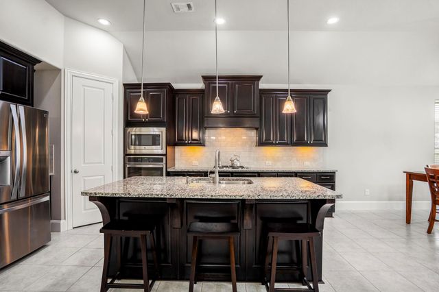 110 Hunter Hollow Drive, Montgomery, TX 77316