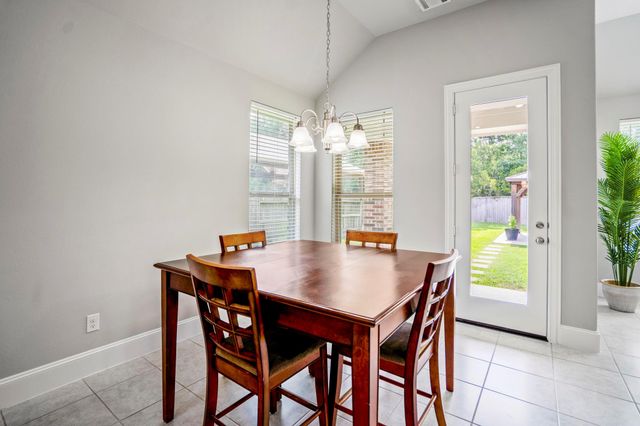 110 Hunter Hollow Drive, Montgomery, TX 77316