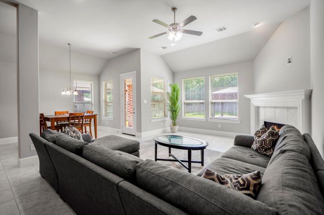 110 Hunter Hollow Drive, Montgomery, TX 77316