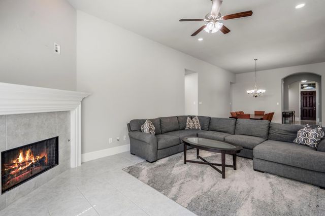 110 Hunter Hollow Drive, Montgomery, TX 77316