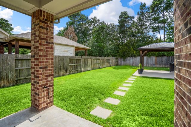 110 Hunter Hollow Drive, Montgomery, TX 77316