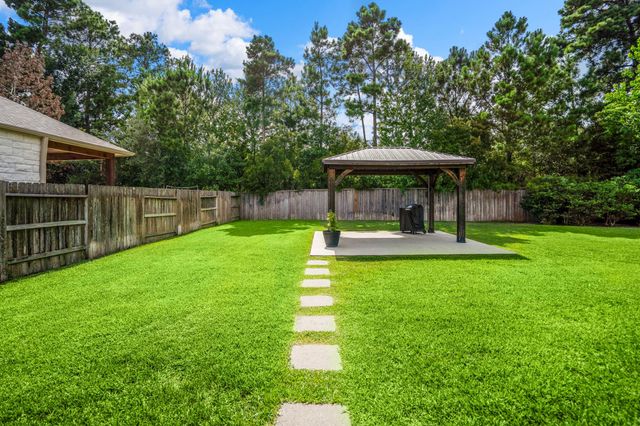 110 Hunter Hollow Drive, Montgomery, TX 77316