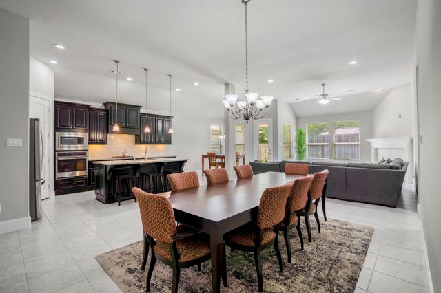 110 Hunter Hollow Drive, Montgomery, TX 77316