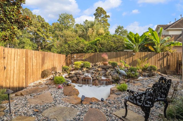 15 Forest Green Trail, Kingwood, TX 77339