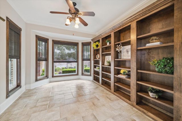 15 Forest Green Trail, Kingwood, TX 77339