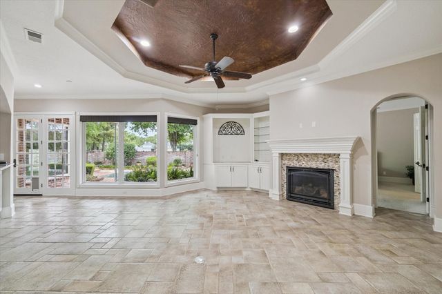 15 Forest Green Trail, Kingwood, TX 77339