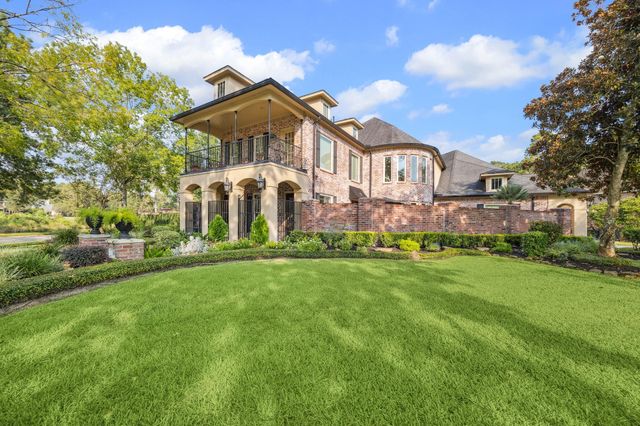 15 Forest Green Trail, Kingwood, TX 77339