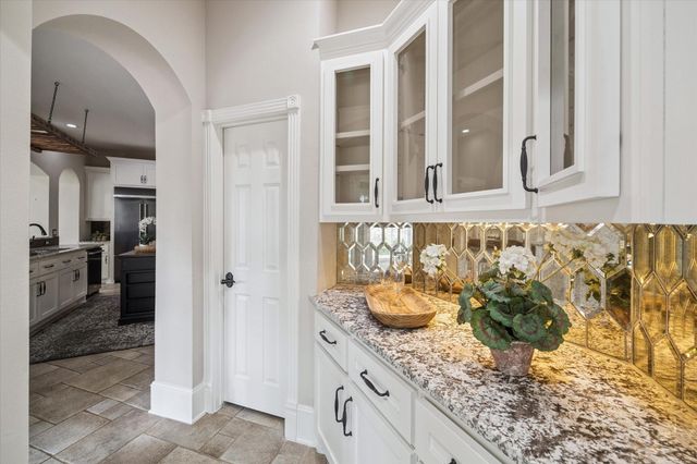 15 Forest Green Trail, Kingwood, TX 77339