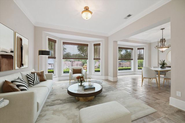 15 Forest Green Trail, Kingwood, TX 77339