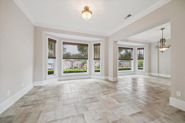 15 Forest Green Trail, Kingwood, TX 77339