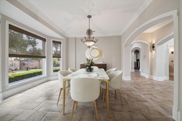 15 Forest Green Trail, Kingwood, TX 77339