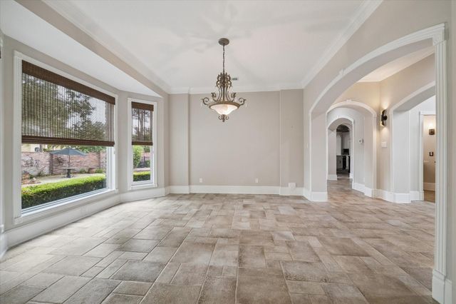 15 Forest Green Trail, Kingwood, TX 77339