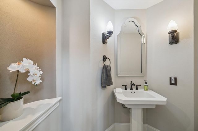 15 Forest Green Trail, Kingwood, TX 77339