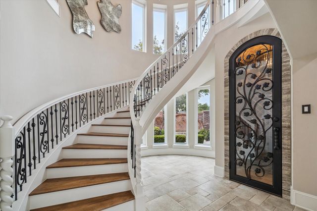 15 Forest Green Trail, Kingwood, TX 77339